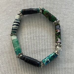 Elegant Stretchy Green and Black Beaded Bracelet